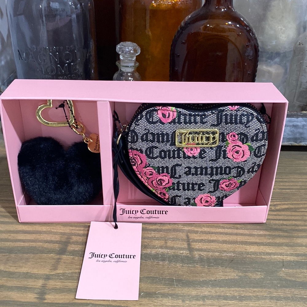 Juicy Couture Black Beige Blooms Heart Wristlet & Keychain Box Set